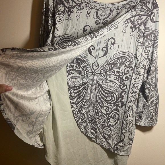 Rose + Olive 3/4 Sleeve & Split Back Overlay Top   Size XL. EUC - Picture 4 of 4